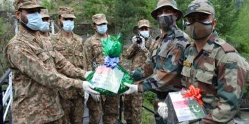 ईद के मौके पर भारत पकिस्तान ने एक दूसरे को मिठाई देकर दी बधाई