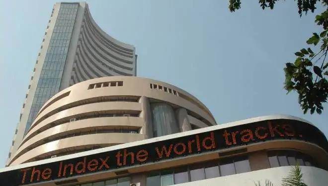 Sensex rise over 300 points in early trade today; Nifty tops 15,200