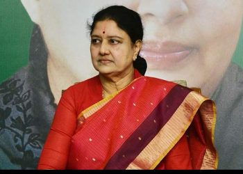 Sasikala hints at returning to active politics