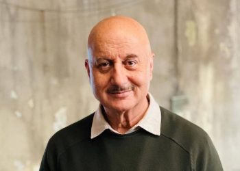 Oxygen concentrators and BiPAP Machines donated by Anupam Kher to Mumbai Civic Body