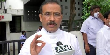 Maharashtra government pauses vaccination for 18- 44 age group, 45 above to be given priority