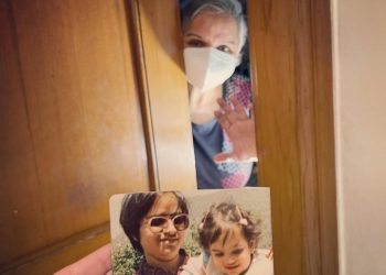 Malika Dua and her motehr