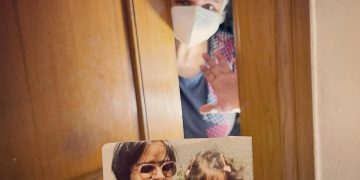 Malika Dua and her motehr