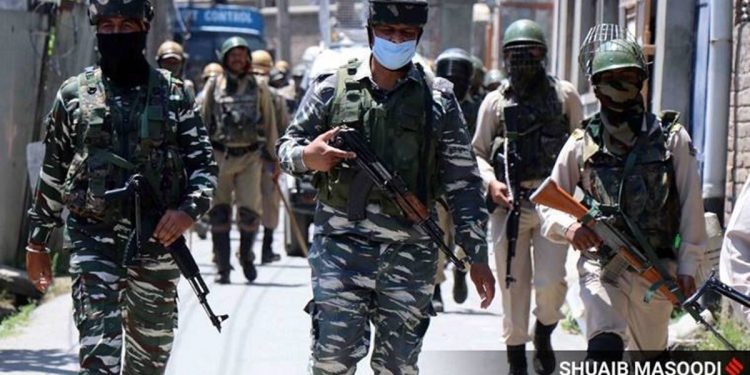 A policeman, and his wife, daughter were shot dead by militants in pulwama.