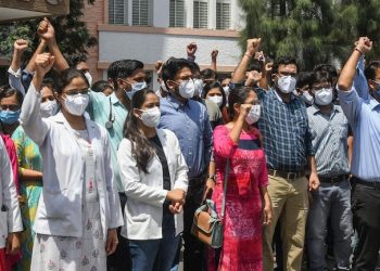 Nearly 3000 doctors resign in Madhya Pradesh after court says strike is illegal.