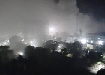 Gas leakage in Maharashtra causes fear as residents face breathing trouble.