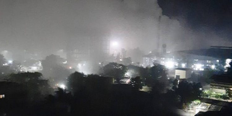 Gas leakage in Maharashtra causes fear as residents face breathing trouble.