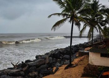 IMD Warns Heavy Rainfall in Karnataka, Orange Alert At Coastal Areas