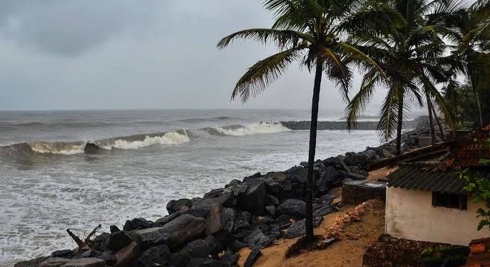 IMD Warns Heavy Rainfall in Karnataka, Orange Alert At Coastal Areas