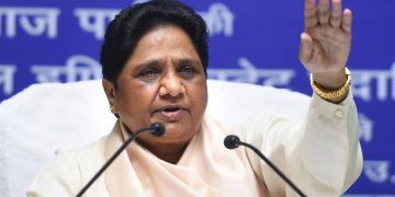 बसपा पार्टी के विधानमंडल दल के नेता लालजी वर्मा और विधायक व राष्ट्रीय महासचिव रामअचल राजभर पार्टी से निष्कासित