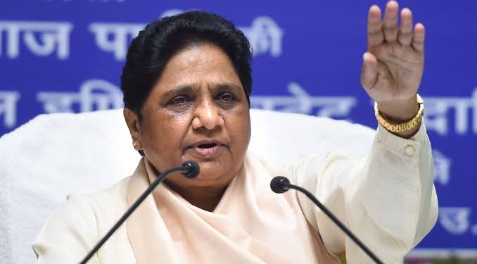 बसपा पार्टी के विधानमंडल दल के नेता लालजी वर्मा और विधायक व राष्ट्रीय महासचिव रामअचल राजभर पार्टी से निष्कासित