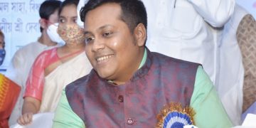 Fake IAS Officer Duped People of Lakhs of Rupees : Kolkata Police.