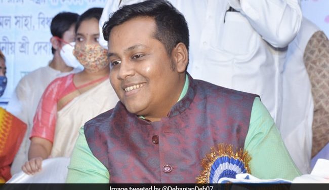 Fake IAS Officer Duped People of Lakhs of Rupees : Kolkata Police.