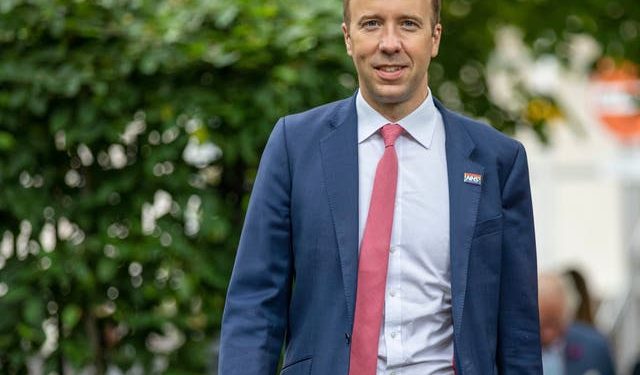 UK Health Minister Matt Hancock’s picture of kissing Aide surfaces on the front page , says “ he is very sorry” .