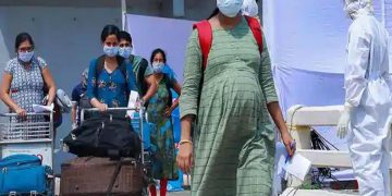 India permits usage of vaccines for pregnant women, suggested by medical experts.