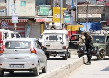 3 terrorists, including top LeT militant killed in sopore encounter .