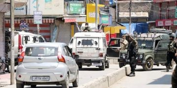 3 terrorists, including top LeT militant killed in sopore encounter .