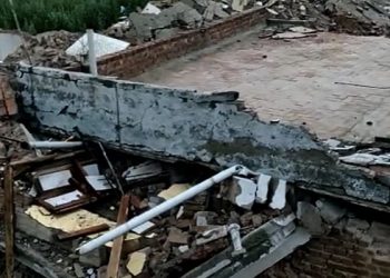 three srorey bilding collapsed