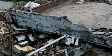 three srorey bilding collapsed