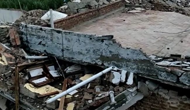 three srorey bilding collapsed