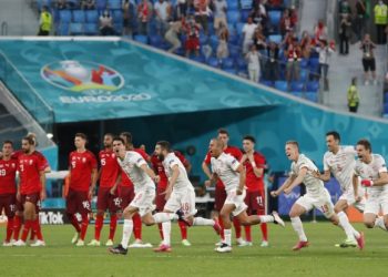 Spain beat Switzerland in penalties to reach Euro semi-finals.