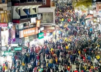 Netizens mock viral Manali images: “No bed in hospitals to no bed in hotels”