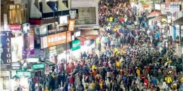 Netizens mock viral Manali images: “No bed in hospitals to no bed in hotels”