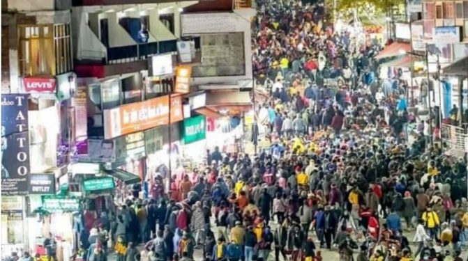 Netizens mock viral Manali images: “No bed in hospitals to no bed in hotels”