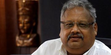 Billionaire investor Rakesh Jhunjhunwa plans on introducing ultra low cost airlines .
