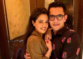 aditya narayan and his wife