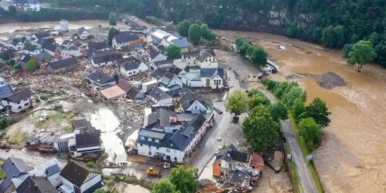 German Floods cause up to 5 billion Euros in insured losses : Association.