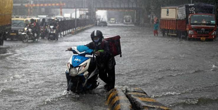 Heavy Rains In Mumbai Causes Flood, Swept Away Cars