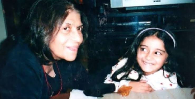 Bollywood Celebrities Visit Ananya Pandey’s Family To Her Late Grandmother’s House