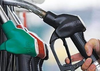 Petrol Price Roams Around Rs.100 In Kolkata