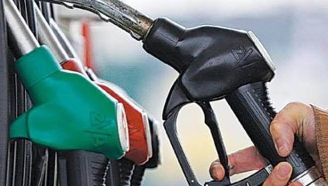 Petrol Price Roams Around Rs.100 In Kolkata