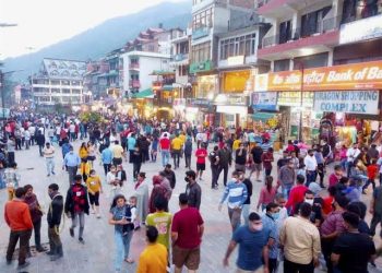 Manali Witnesses Heavy Crowd And Covid-19 Safety Protocols Violation