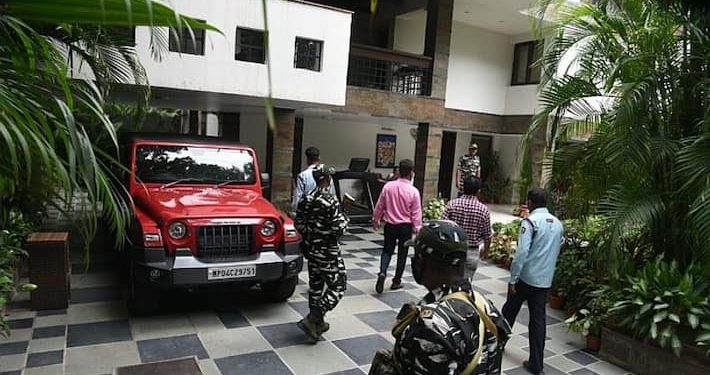 The Opposition protested to oppose raids on dainik bhaskar group.