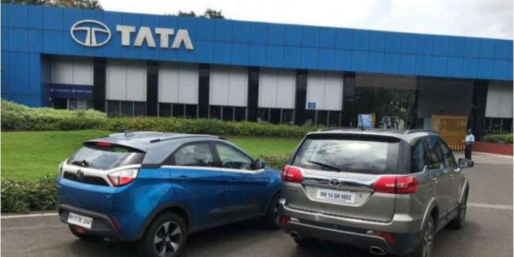 Tata Motors loss narrows to Rs.4,451 Crore in June Quarter.