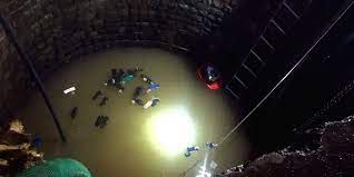 3 dead as 30 people fall into a well in Madhya Pradesh.