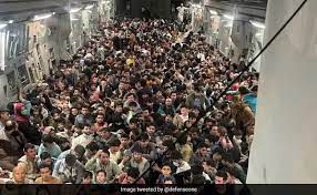 Viral photo of over 600 afghans packed into a US plane defines kabul panic.
