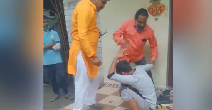In Indore, a Bob Assaults a Muslim Bangle Seller, Who the Minister Claims Used a False Name