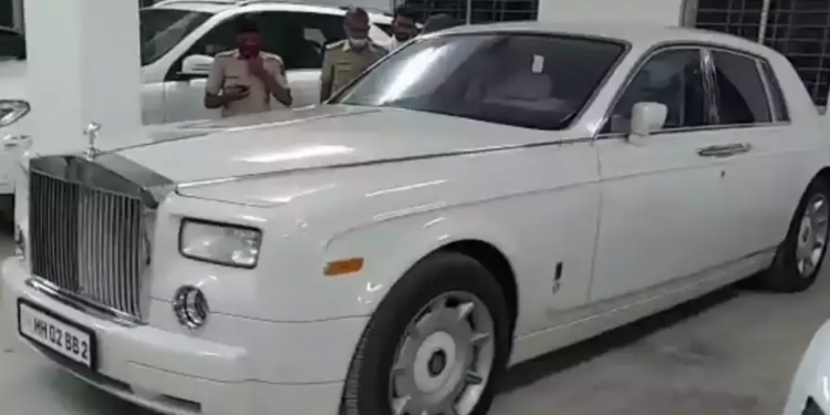 Amitabh Bachchan’s Rolls-Royce, Driven by Salman Khan, has been Seized by the Karnataka Transport Department