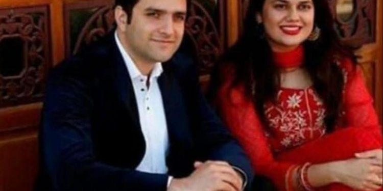 Tina Dabi and Athar Aamir Khan, IAS topper couple Divorced.