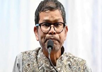 Amidst violence and unrest in Shillong, Home Minister Lakhmen Rymbui resigns .