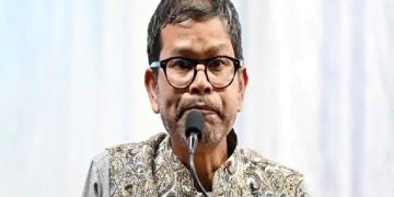 Amidst violence and unrest in Shillong, Home Minister Lakhmen Rymbui resigns .