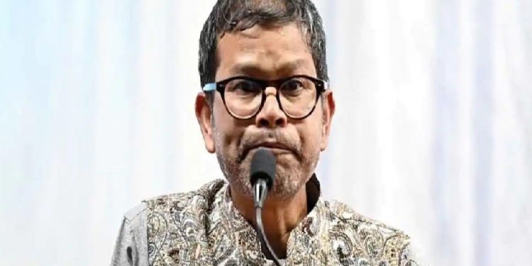 Amidst violence and unrest in Shillong, Home Minister Lakhmen Rymbui resigns .