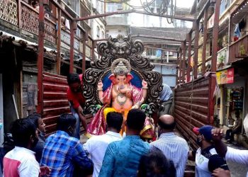 As the festival season approaches, Prime Minister Modi has a high-level discussion on Covid and vaccines