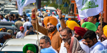 Lakhimpur Kheri: Navjot Singh Sidhu, the Punjab Congress president, was apprehended near the UP border
