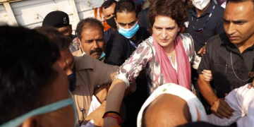 After being temporarily detained by UP police, Priyanka Gandhi was permitted to go to Agra