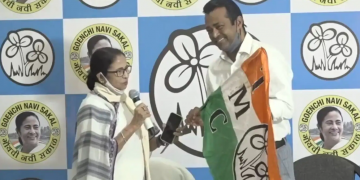 In the presence of Mamata Banerjee, tennis player Leander Paes joins TMC in Goa